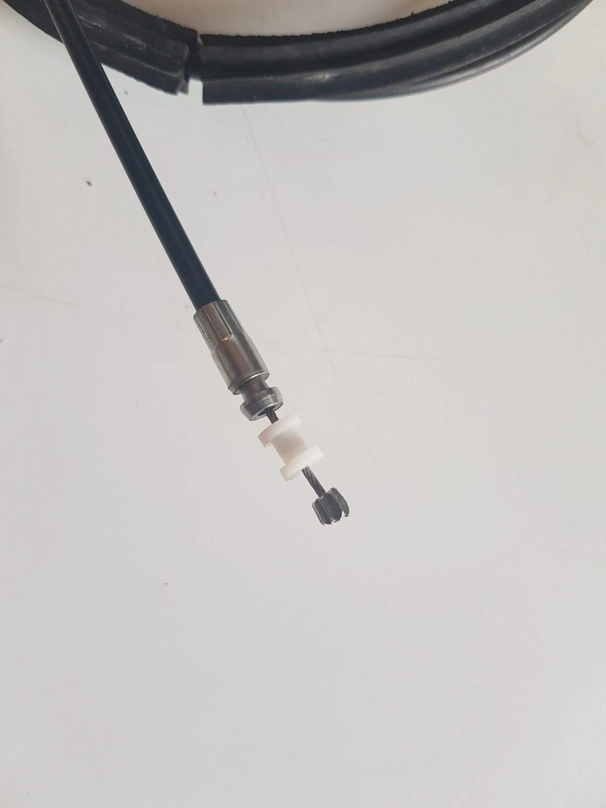 Bonnet cable Jaguar XF - Image 3